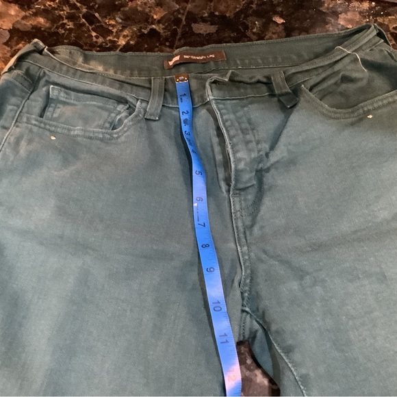 Levies - Picture 2 of 5